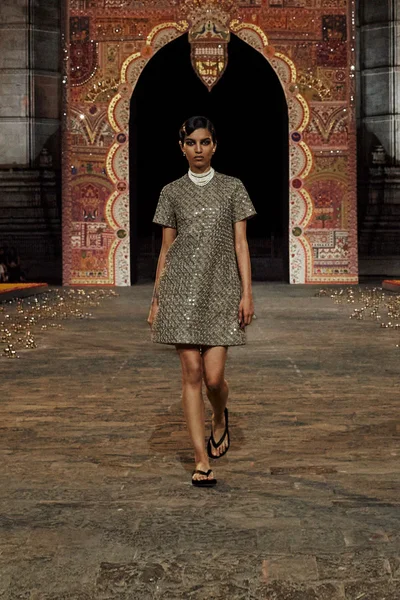 Look 19